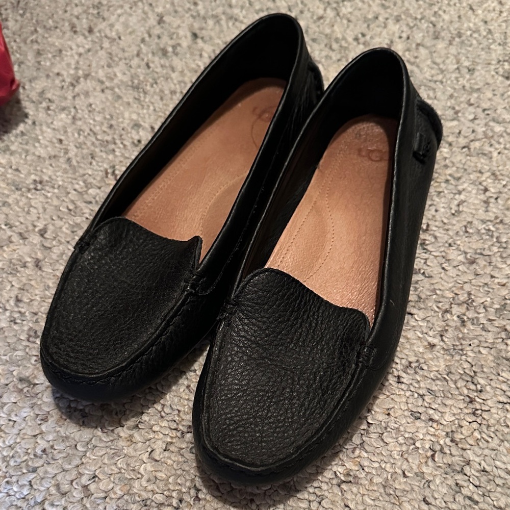 UGG Classic Black Leather Women's Slip-On Loafers SZ 8.5